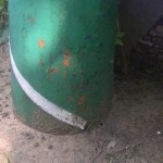 Монтируются столбы в землю