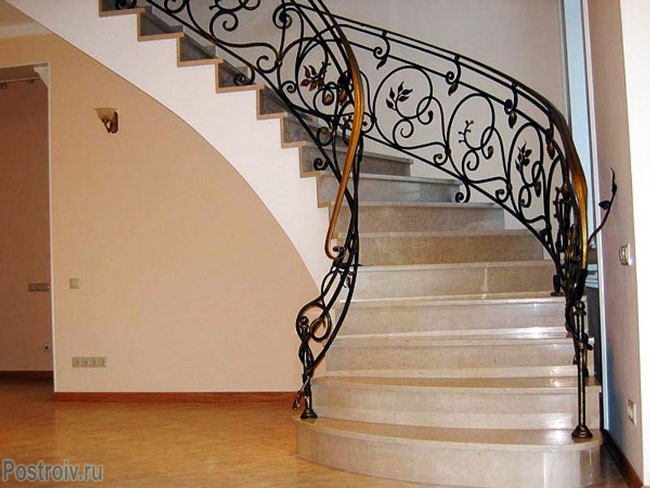 design-lestnici-dlia-doma24