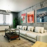 Декор стены над диваном в гостиной. Фото