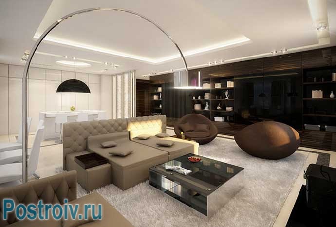 Изогнутый торшер в гостиной. Современный интерьер